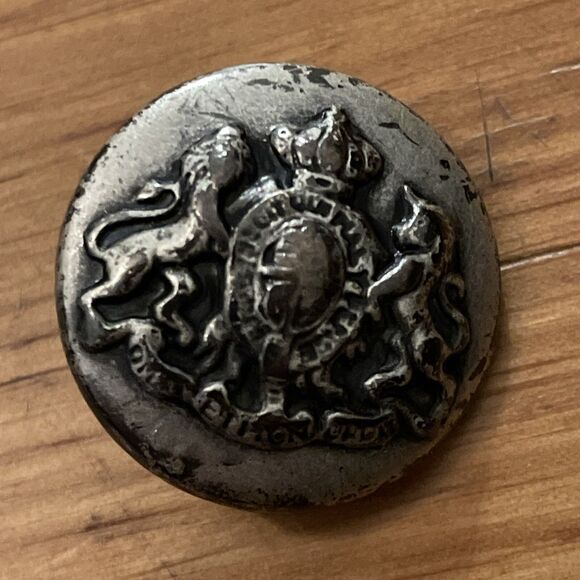 Buttons Vintage Heraldic Coat of Arms Silver Tone Metal Lot of 5 7/8 in diameter - Picture 7 of 8